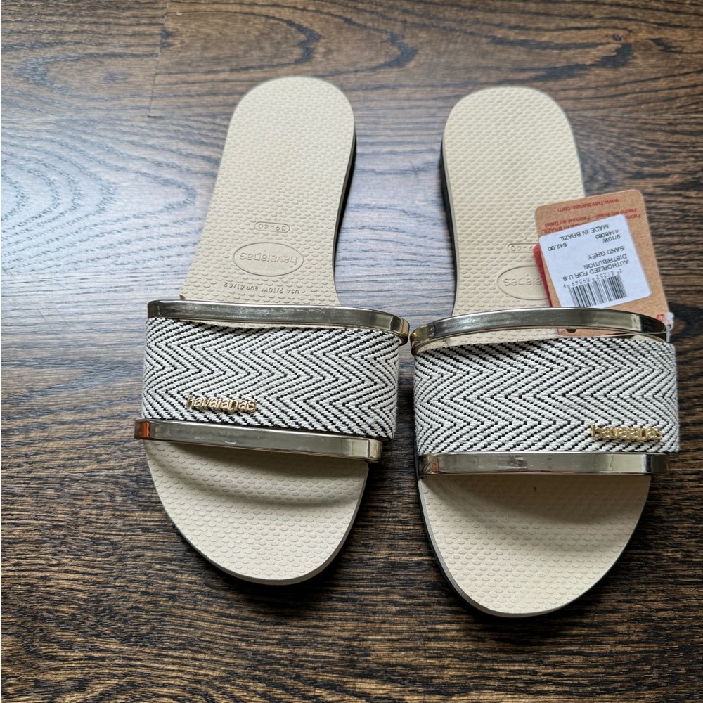 Havaianas- light gold! NWT
